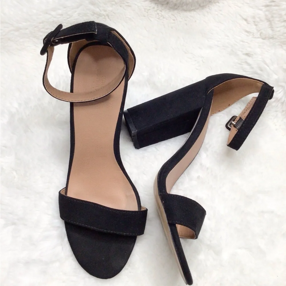 Urban Outfitters Black Faux Suede Ankle Strap Block Heel Sandals Size 8